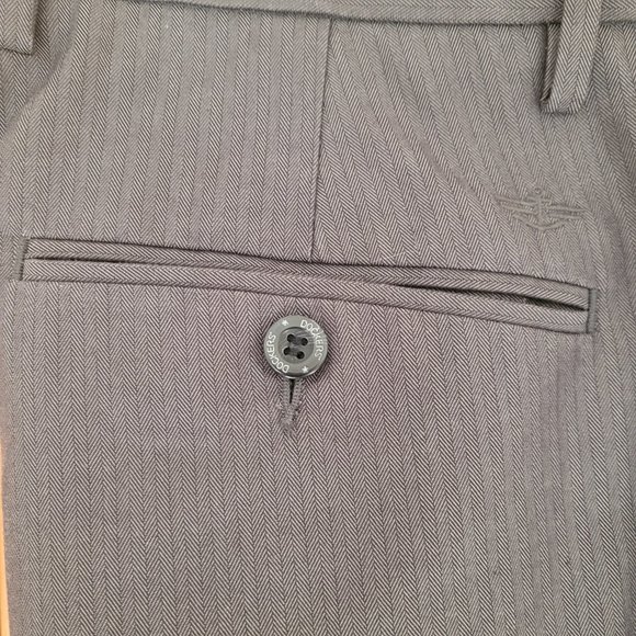 Dockers Signature Khaki Classic Fit  D3 Dress Pant. Size 33x32 - Picture 4 of 15